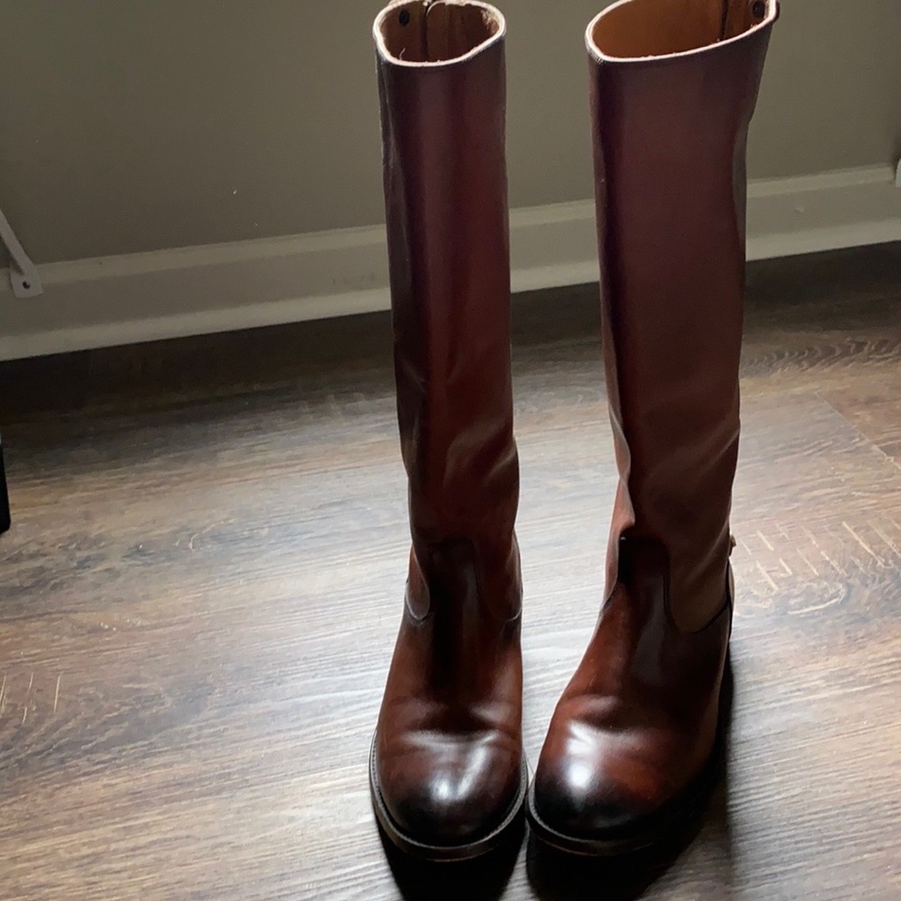 Frye
Melissa Button Back Zip Boot